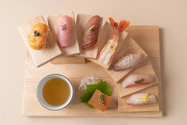 Omakase sushi premium set - Japon yemek tarzı