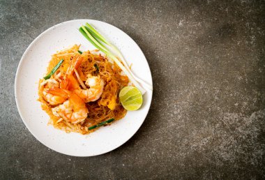 Vermicelli Pad Thai veya Tayland usulü karidesli kızartılmış vermicelli.
