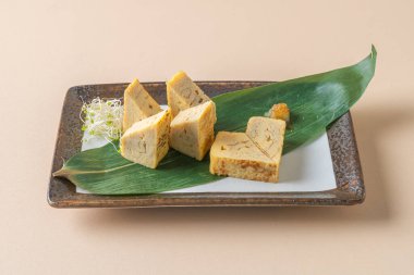 Tamagoyaki, Japon usulü sarılmış omlet. Japon usulü.
