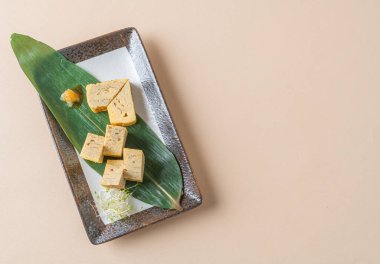 Tamagoyaki, Japon usulü sarılmış omlet. Japon usulü.