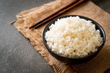 Tayland yaseminli beyaz pirinç kasesi.