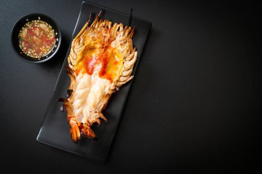 Izgara Taze Dev Nehir Karidesi Baharatlı Deniz Ürünleri Soslu