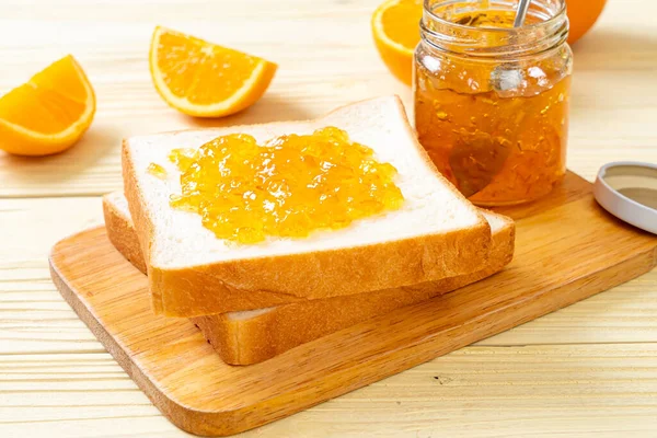 Кусочки Хлеба Апельсиновым Джемом Завтрак — стоковое фото