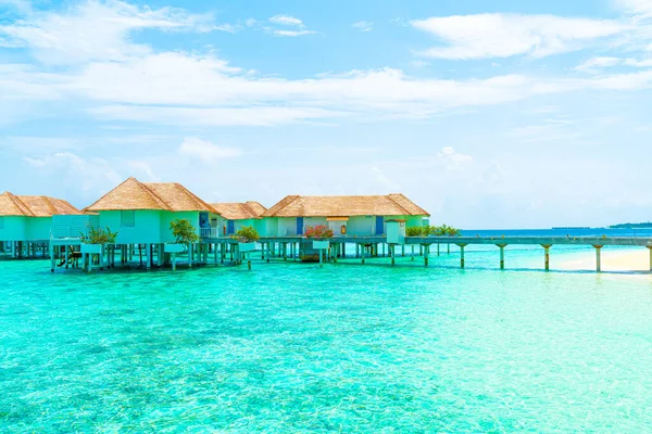 美しい熱帯モルディブのリゾートホテルとビーチと海と島 休暇の背景 Conep — ストック写真