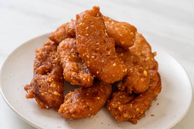 Tayland usulü susamlı kızarmış muz.