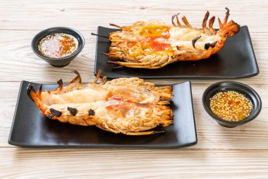 Izgara Taze Dev Nehir Karidesi Baharatlı Deniz Ürünleri Soslu