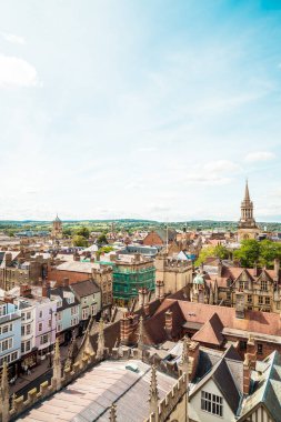Oxford City 'nin ana caddesinin yüksek açılı görüntüsü, Birleşik Krallık.