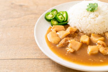 Kahverengi soslu tavuk mu yoksa pirinç soslu sos mu? Asya tarzı.