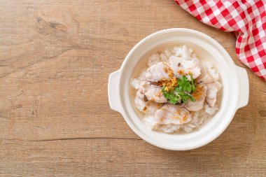 Yulaf lapası ya da akvaryumlu haşlanmış pirinç çorbası.