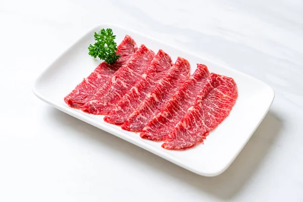 Carne Fresca Rodajas Crudas Con Textura Mármol Servida Para Sukiyaki —  Fotos de Stock