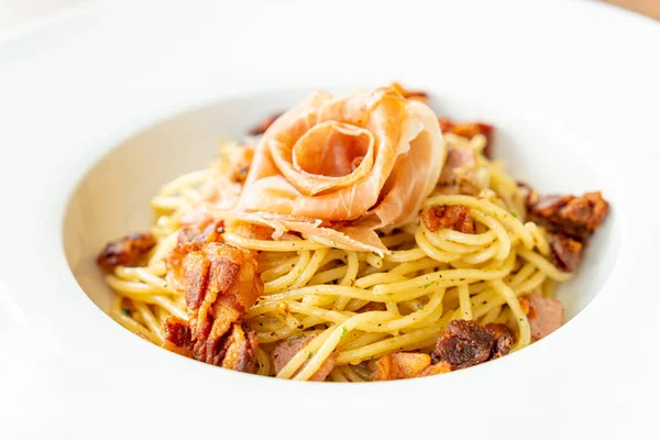 Spaghetti Chilli Olive Oil Prosciutto Bacon Italian Food Style — Stock Photo, Image