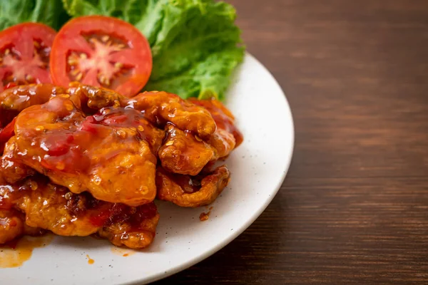 Pescado Frito Cubierto Con Sabores Dulce Agrio Picante Salsa Chile —  Fotos de Stock