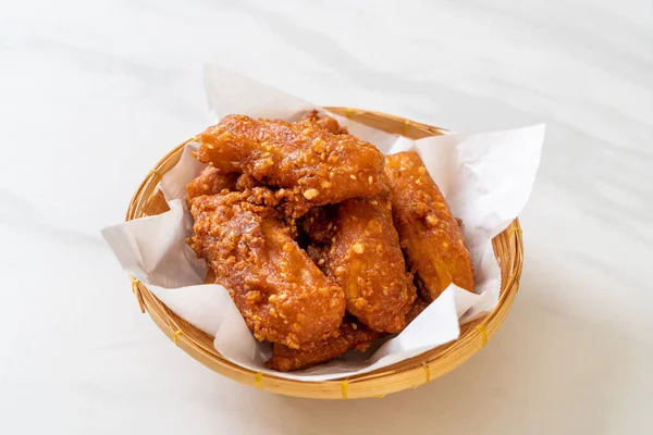 Kızarmış patates. Susamlı. Tayland usulü.