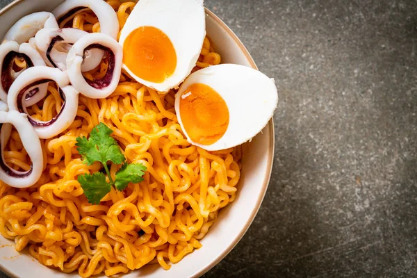 Instant Noodles Salt Egg Flavour Squid Octopus Bowl — Stock Photo, Image