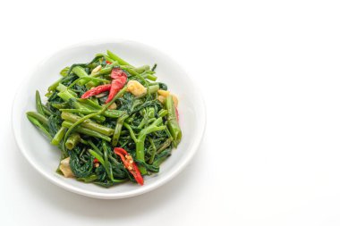 Karıştırılmış Çin Sabah Zaferi ya da beyaz arka planda izole edilmiş su ıspanağı