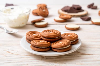 Sütlü çikolatalı kurabiye.