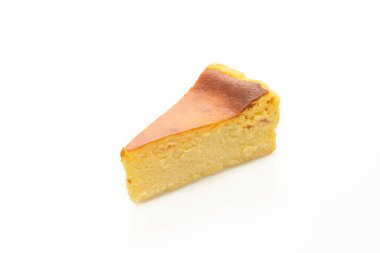 Beyaz arkaplanda izole edilmiş ev yapımı cheesecake