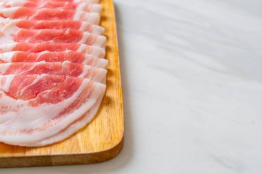 Dilimlenmiş taze domuz eti
