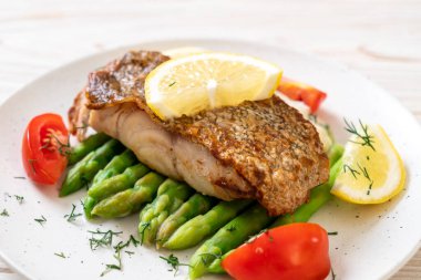 Izgara balık bifteği.