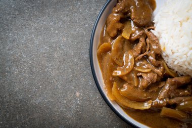 Dilimlenmiş Körili Pirinç - Japon usulü