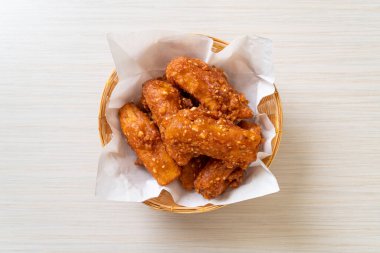 Kızarmış patates. Susamlı. Tayland usulü.