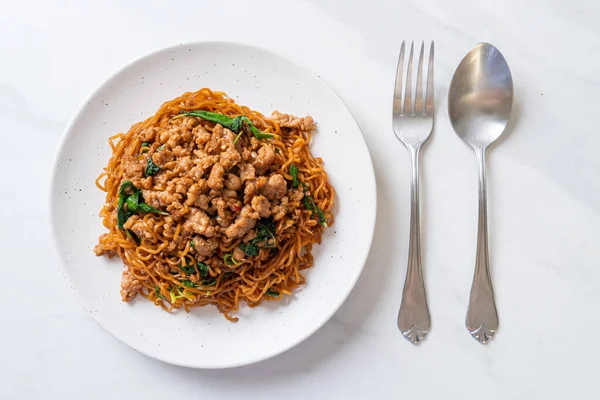 Stir Fried Instant Noodles Thai Basil Minced Pork Asian Food — Stock Photo, Image