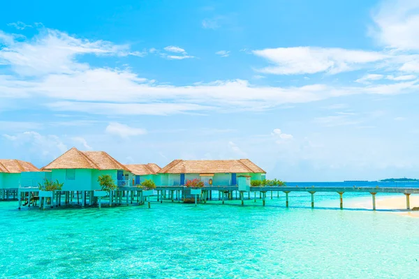 Hermoso Complejo Tropical Maldivas Hotel Isla Con Playa Mar Vacaciones —  Fotos de Stock