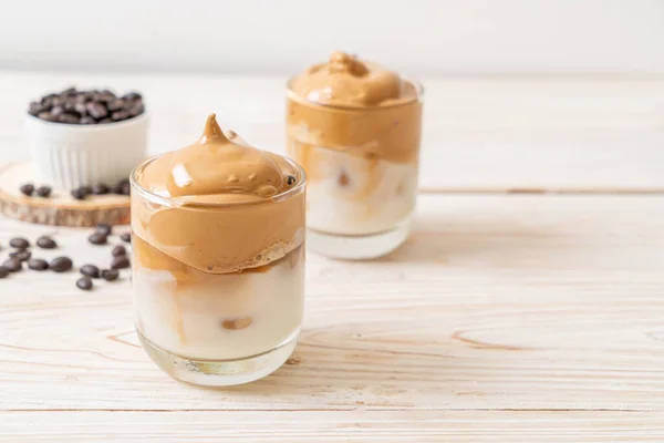 Café Dalgona Crème Glacée Moelleuse Fouettée Tendance Boisson Avec Mousse — Photo