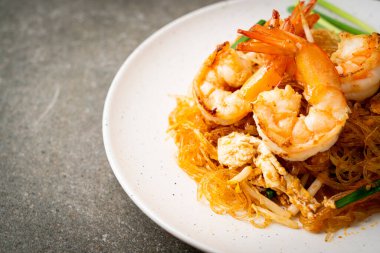 Vermicelli Pad Thai veya Tayland usulü karidesli kızartılmış vermicelli.