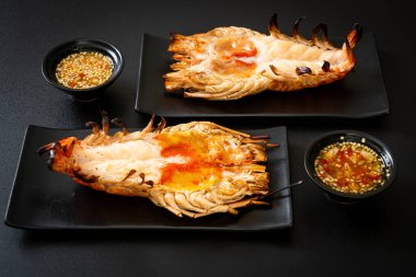 Izgara Taze Dev Nehir Karidesi Baharatlı Deniz Ürünleri Soslu