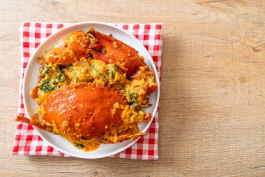 Köri tozuyla kızartılmış yengeç - Deniz ürünleri tarzı