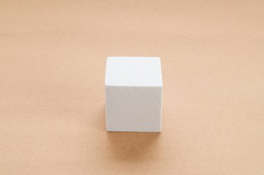 Geometri tıraş beyaz blok