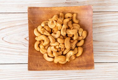 Tahta kasede fındık ve fotokopi alanı.