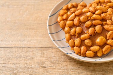 Thai Fıstık Kurabiyeleri tabakta