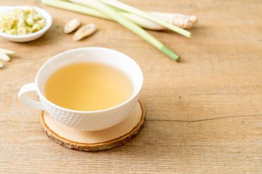 sıcak limon suyu bardağı