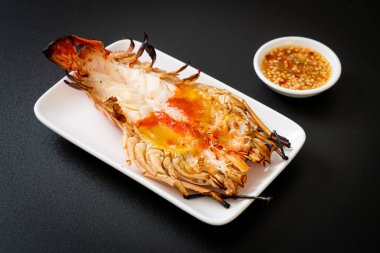 Izgara Taze Dev Nehir Karidesi Baharatlı Deniz Ürünleri Soslu