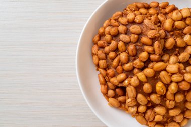 Thai Fıstık Kurabiyeleri tabakta