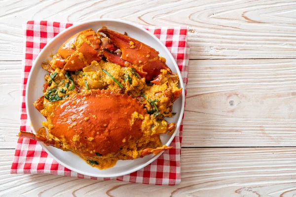 Köri tozuyla kızartılmış yengeç - Deniz ürünleri tarzı