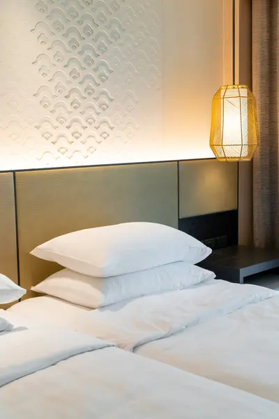 Прикраса Білої Подушки Ліжку Спальні Готелю — стокове фото