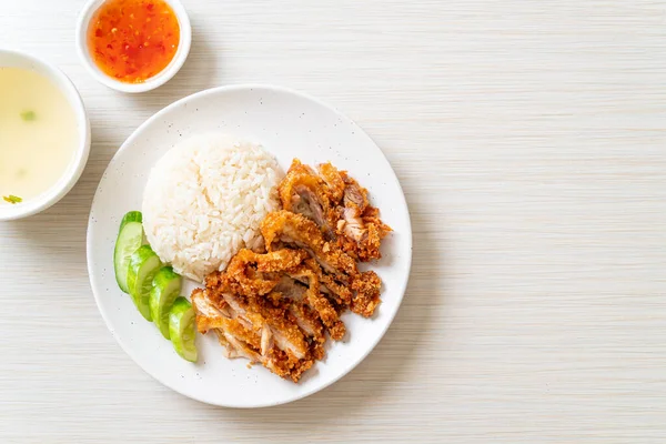 日本鸡饭配炸鸡或米饭蒸鸡汤配炸鸡 亚洲菜 — 图库照片
