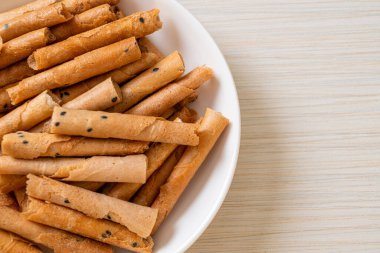 Çıtır hindistan cevizli rulo ekmek. Tayland 'da geleneksel bir tatlı.