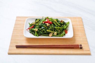 Karıştırılmış Çin Sabah Zaferi ya da Su Ispanağı - Asya usulü