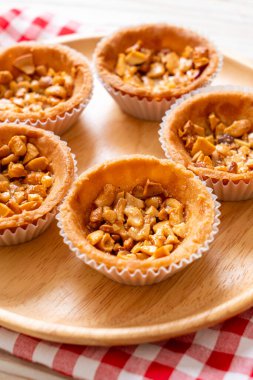 Tabakta kaju fıstıklı tart