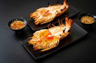 Izgara Taze Dev Nehir Karidesi Baharatlı Deniz Ürünleri Soslu