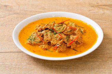 Tayland yemeği seti körili domuz eti Tayland yemeği tarzı.