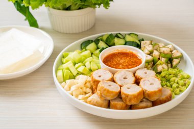 Vietnam domuz köftesi ve sebze paketleri (Nam-Neaung veya Nham Due) - Vietnam geleneksel yemek kültürü