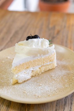 Kafede ve restoranda hindistan cevizli kek