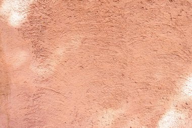 Kopya alanı veya arkaplan için ağaç gölgesi olan turuncu duvar