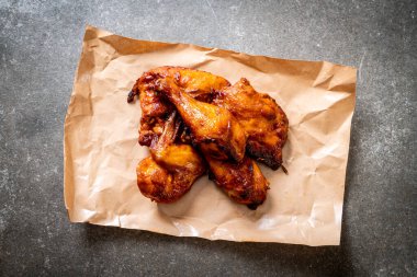 Masada ızgara ve ızgara tavuk.