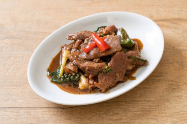 Ördekli Kızarmış Kara Biber - Asya usulü